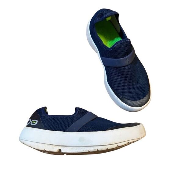 OOFOS OOmg Low Shoe Recovery Comfort Sneakers Slip On Navy White Women’s Size 7 - Picture 1 of 7